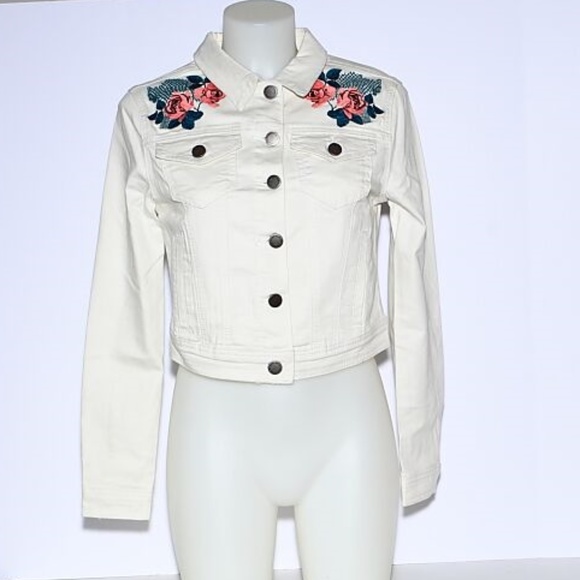 Romeo & Juliet Floral Embroidered Denim Jacket - Picture 2 of 6
